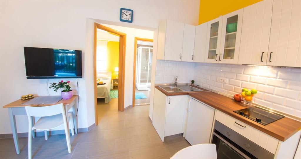 Apartments Denis Klek Exterior foto